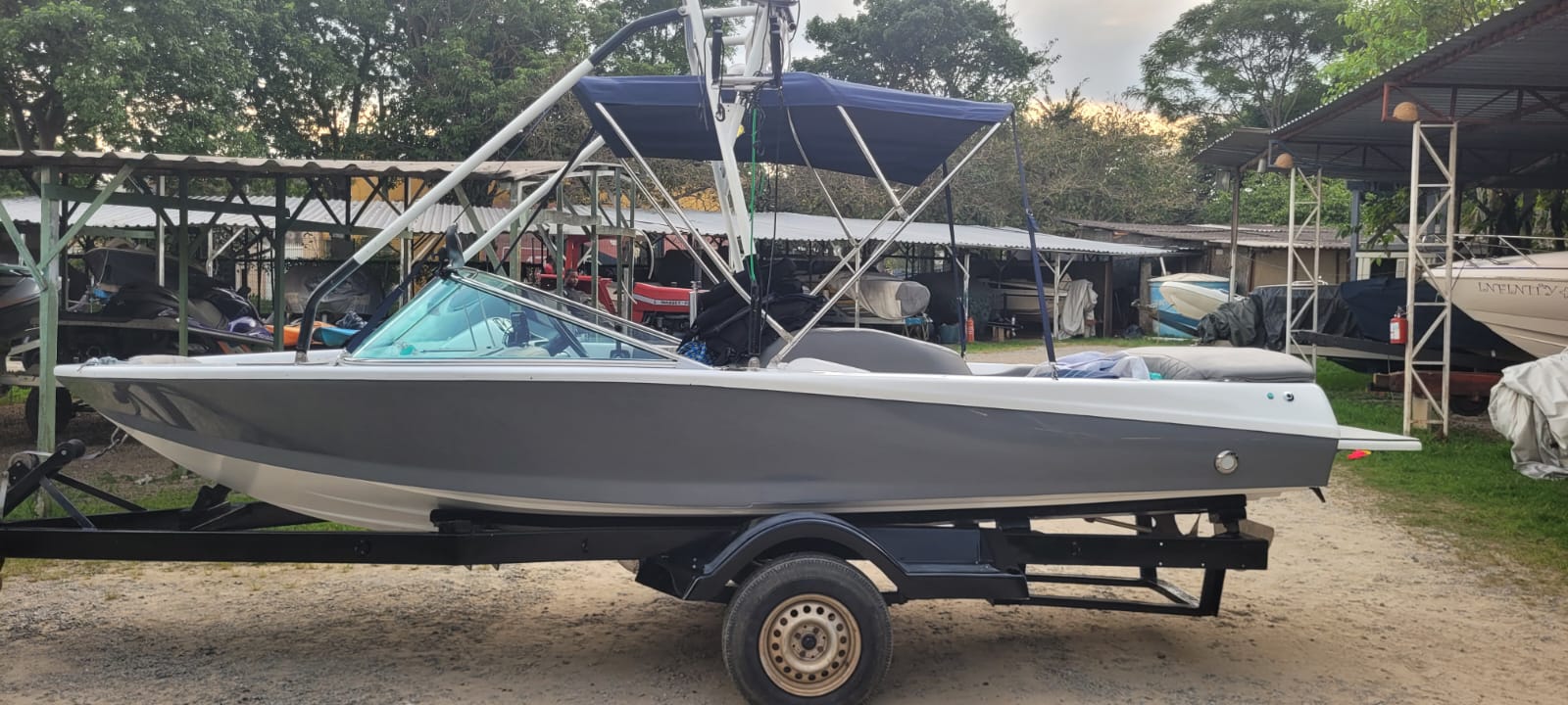 Depois da reforma — embarcação restaurada na Marina Sylvestre